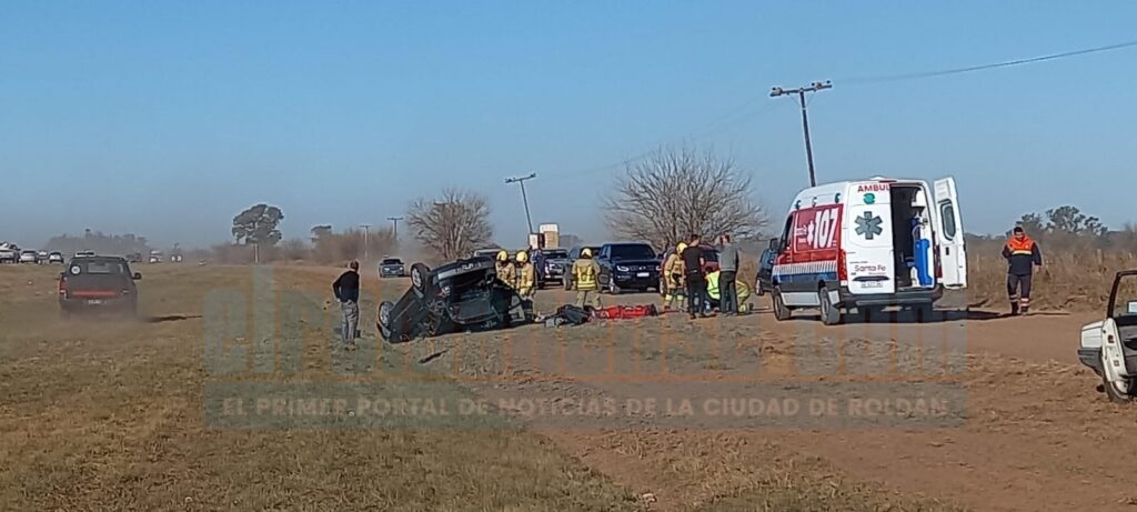 Volcó un auto en la Autopista Rosario-Córdoba: hay heridos